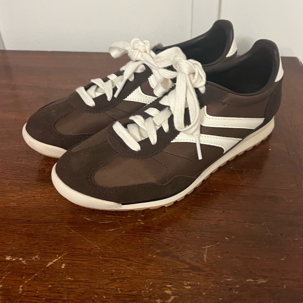 Classic Brown and White Women's Retro Runner Sneakers size 8 worn once